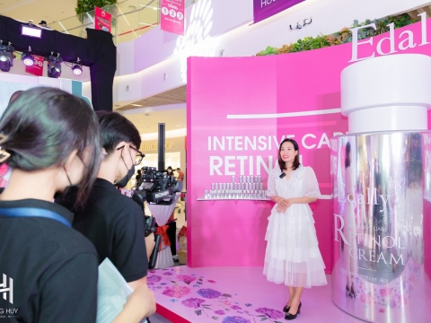 SỰ KIỆN NGỌC NGÀ DA EM - RA MẮT SẢN PHẨM VIÊN UỐNG TRẮNG DA VÀ KEM RETINOL EDALLY